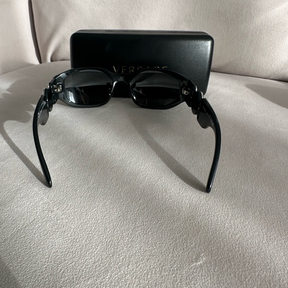 Versace sunglasses - Picture 4 of 6